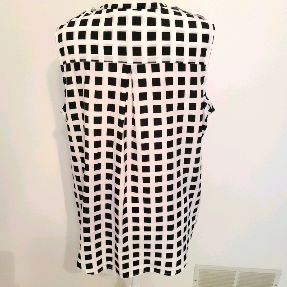 NWOT NEW YORK & COMPANY SLEEVELESS TUNIC - Picture 4 of 8